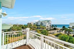 Crystal Playa | Private Pool & Carriage House