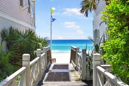 Paradise Palms | Pool, Spa & Beach Chair Setup - Image 5