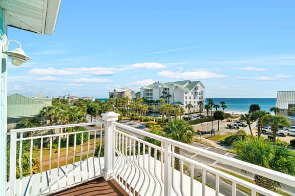 Crystal Playa | Private Pool & Carriage House