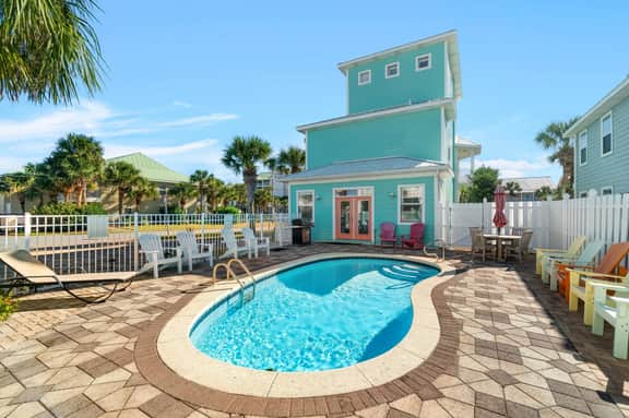 Crystal Playa | Private Pool & Carriage House